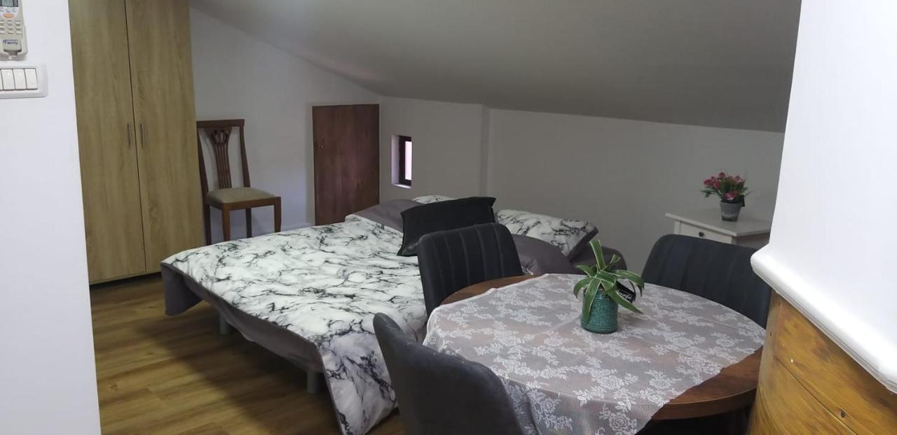 Attic Ben Gurion 42 Appartement